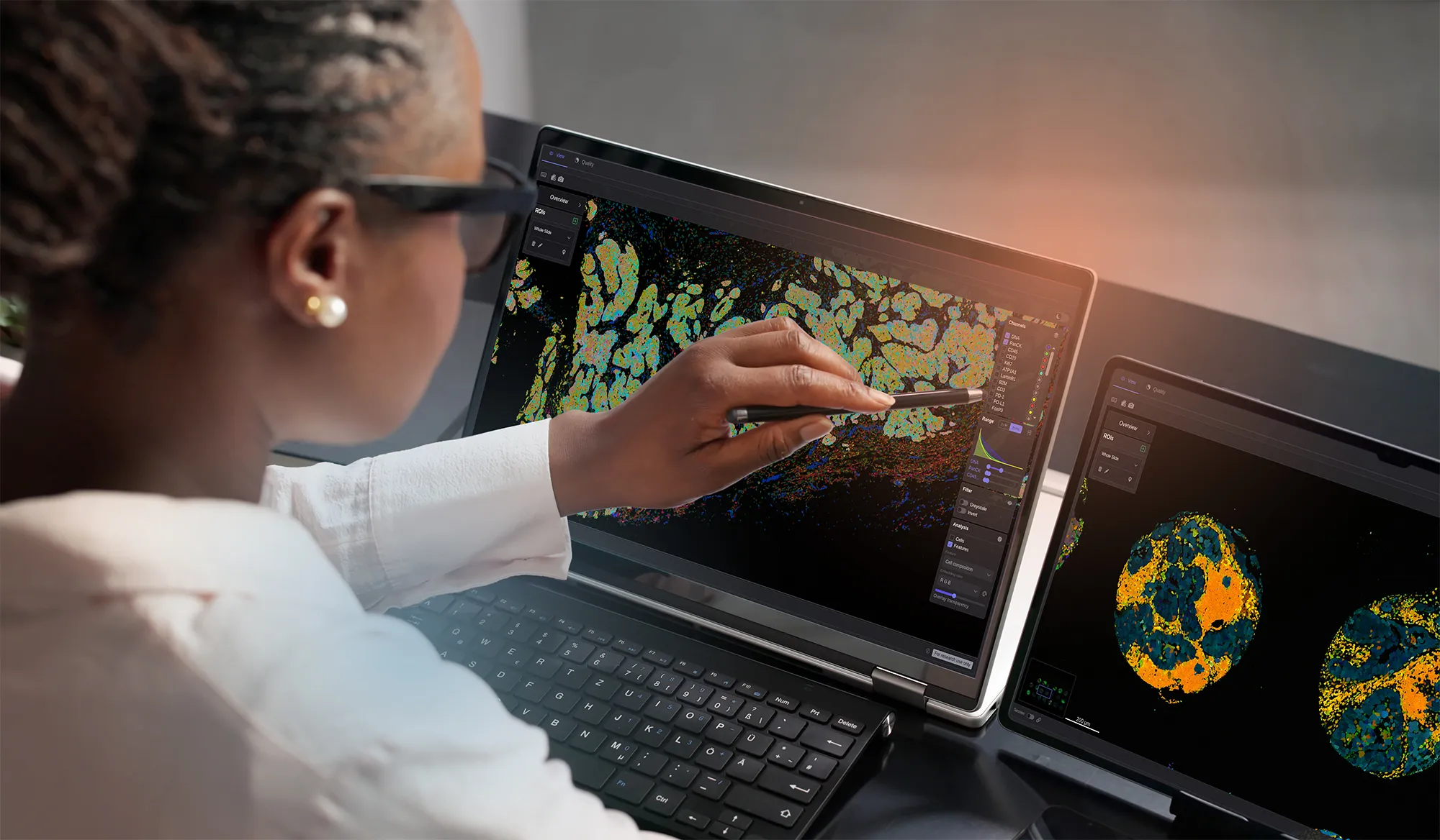 A scientist looks at a fluorescent tissue scan on a monitor in the KATANA edge viewer.